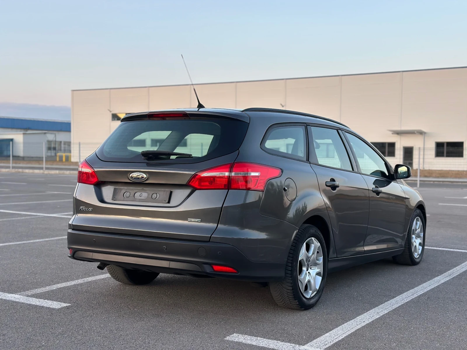 Ford Focus 1.0* EcoBoost* Navi* EURO6 - изображение 3
