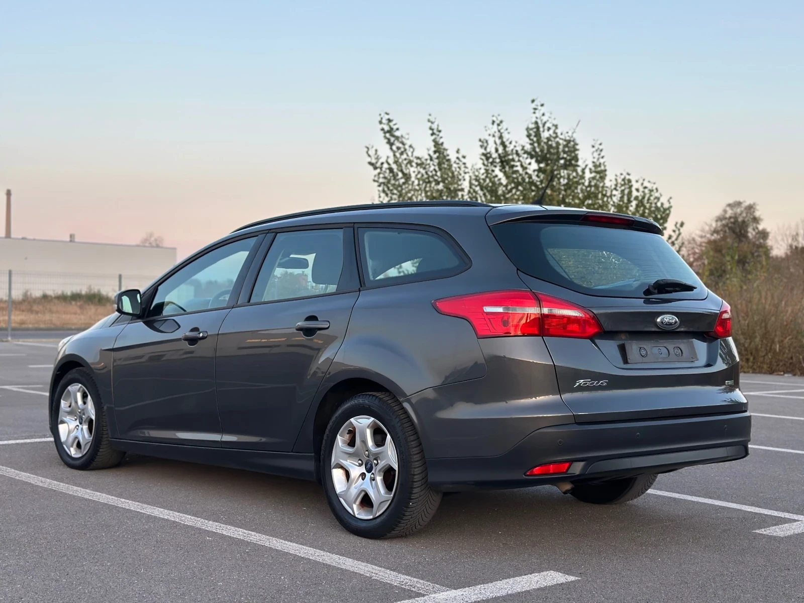 Ford Focus 1.0* EcoBoost* Navi* EURO6 - изображение 4