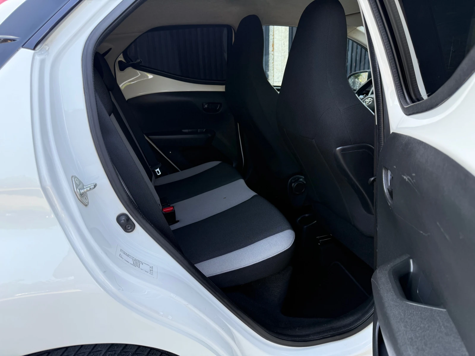 Toyota Aygo 1.0i АВТОМАТ - изображение 10