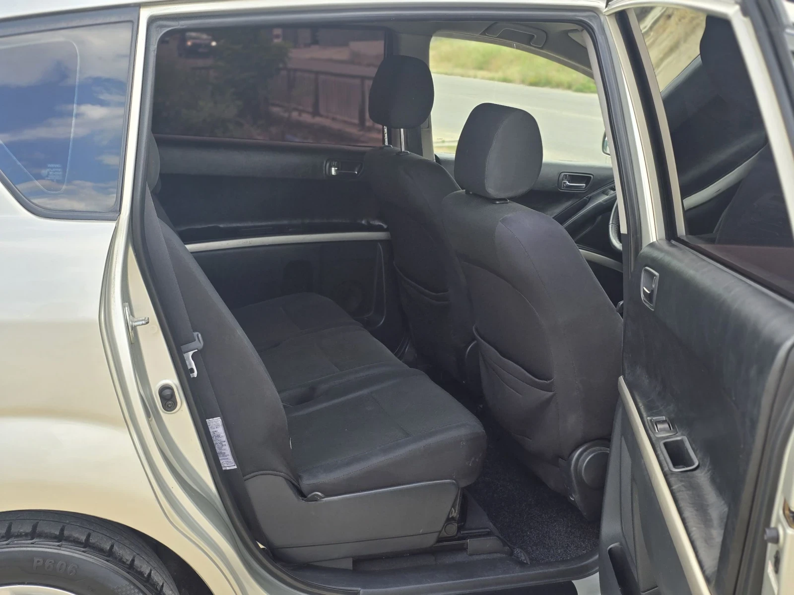 Toyota Corolla verso 2.0 D4D 116Hp  - изображение 9