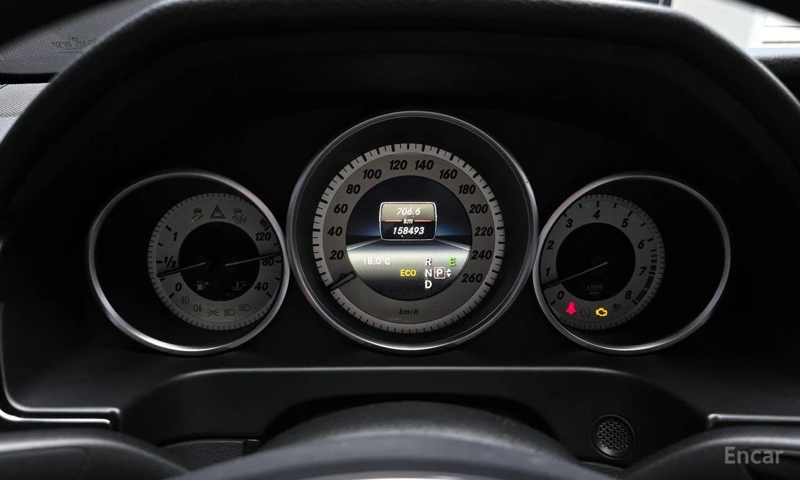 Mercedes-Benz E 300  - изображение 8