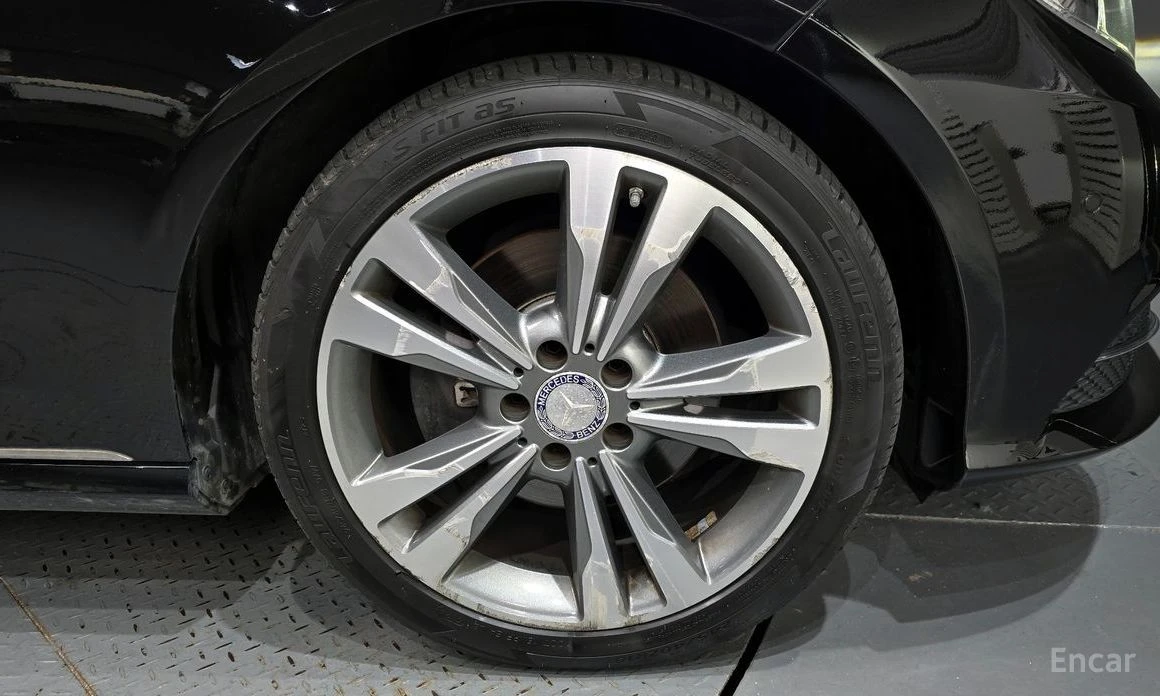 Mercedes-Benz E 300  - изображение 5