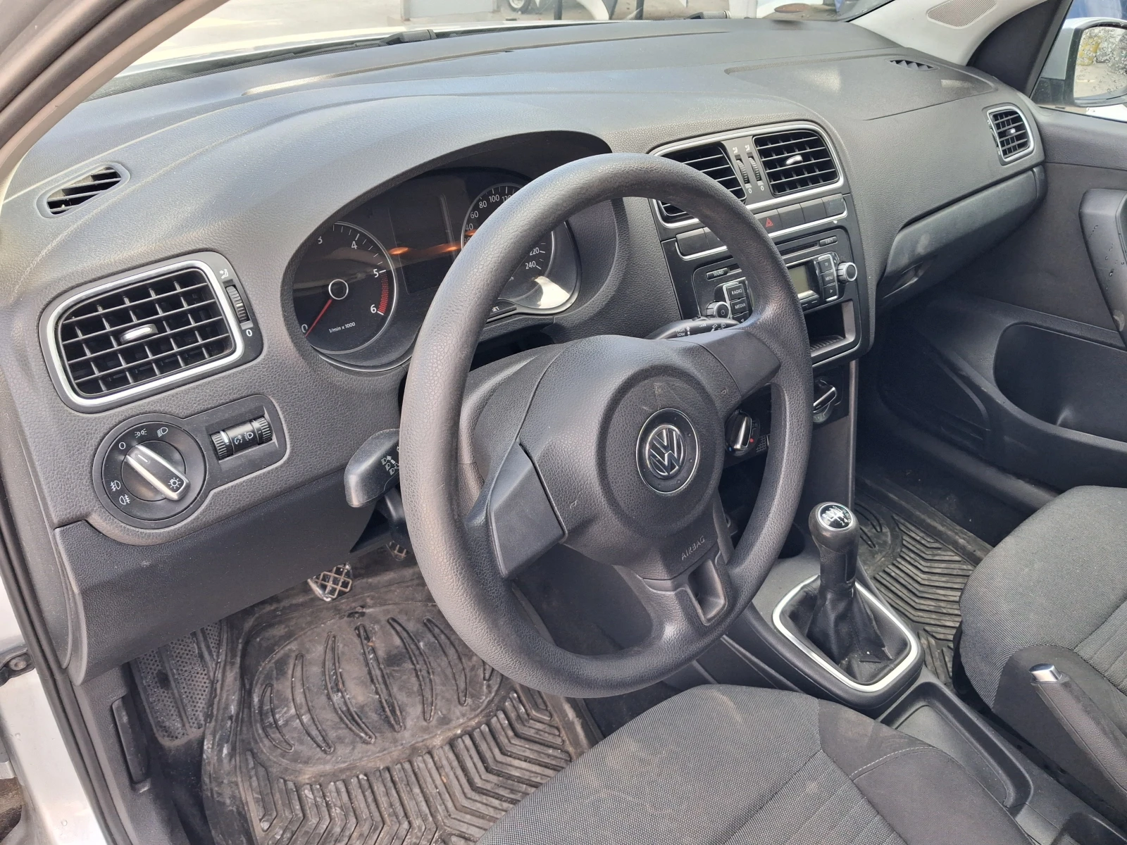 VW Polo 1.6Tdi 105к.с., снимка 7 - Автомобили и джипове - 54132786