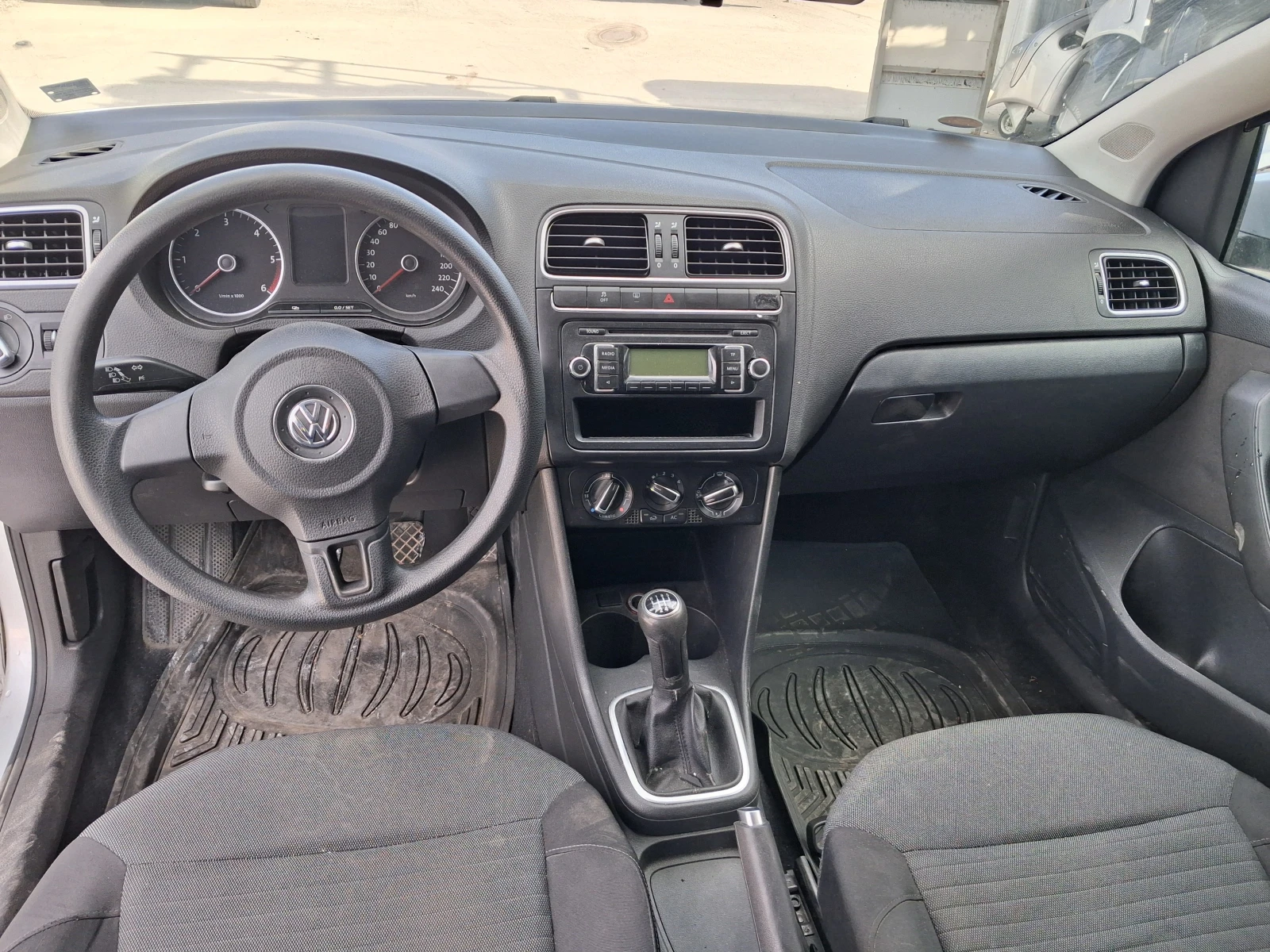 VW Polo 1.6Tdi 105к.с., снимка 9 - Автомобили и джипове - 54132786