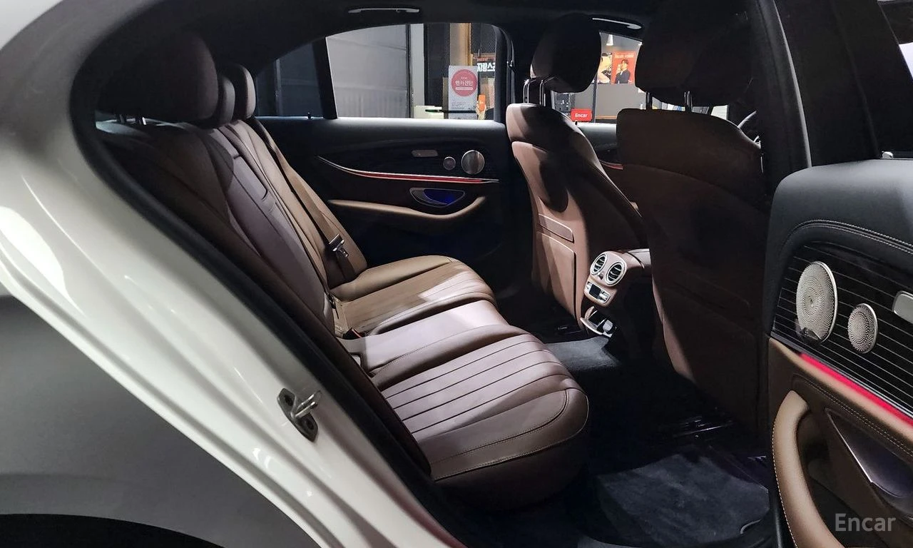 Mercedes-Benz E 450 4MATIC* EXCLUSIVE* BURMESTER* ОБДУХВАНЕ* ДИСТРОНИК, снимка 15 - Автомобили и джипове - 54424141