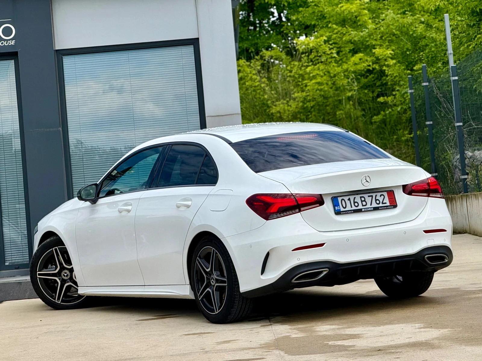 Mercedes-Benz A 220 AMG LINE / СЕДАН / ПОДГРЕВ / КАМЕРА / РЕАЛНИ КМ!, снимка 5 - Автомобили и джипове - 54660370