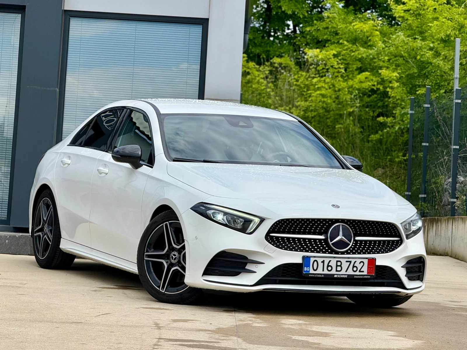 Mercedes-Benz A 220 AMG LINE / СЕДАН / ПОДГРЕВ / КАМЕРА / РЕАЛНИ КМ!, снимка 3 - Автомобили и джипове - 54660370