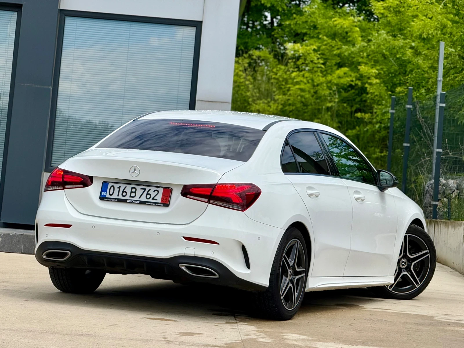 Mercedes-Benz A 220 AMG LINE / СЕДАН / ПОДГРЕВ / КАМЕРА / РЕАЛНИ КМ!, снимка 4 - Автомобили и джипове - 54660370