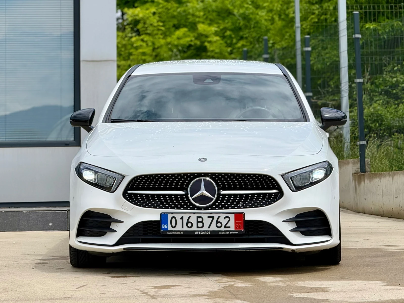 Mercedes-Benz A 220 AMG LINE / СЕДАН / ПОДГРЕВ / КАМЕРА / РЕАЛНИ КМ!, снимка 2 - Автомобили и джипове - 54660370