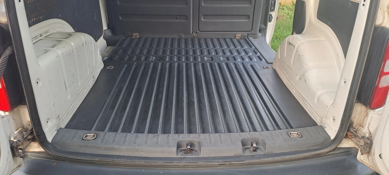 VW Caddy 1.6TDI Euro 5, снимка 8 - Автомобили и джипове - 54901216