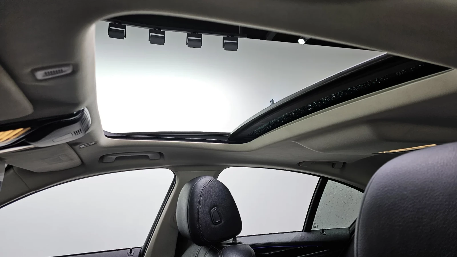 BMW 520  HEAD UP/360#PANO# #УНИКАТ# !FULL!, снимка 14 - Автомобили и джипове - 55190202