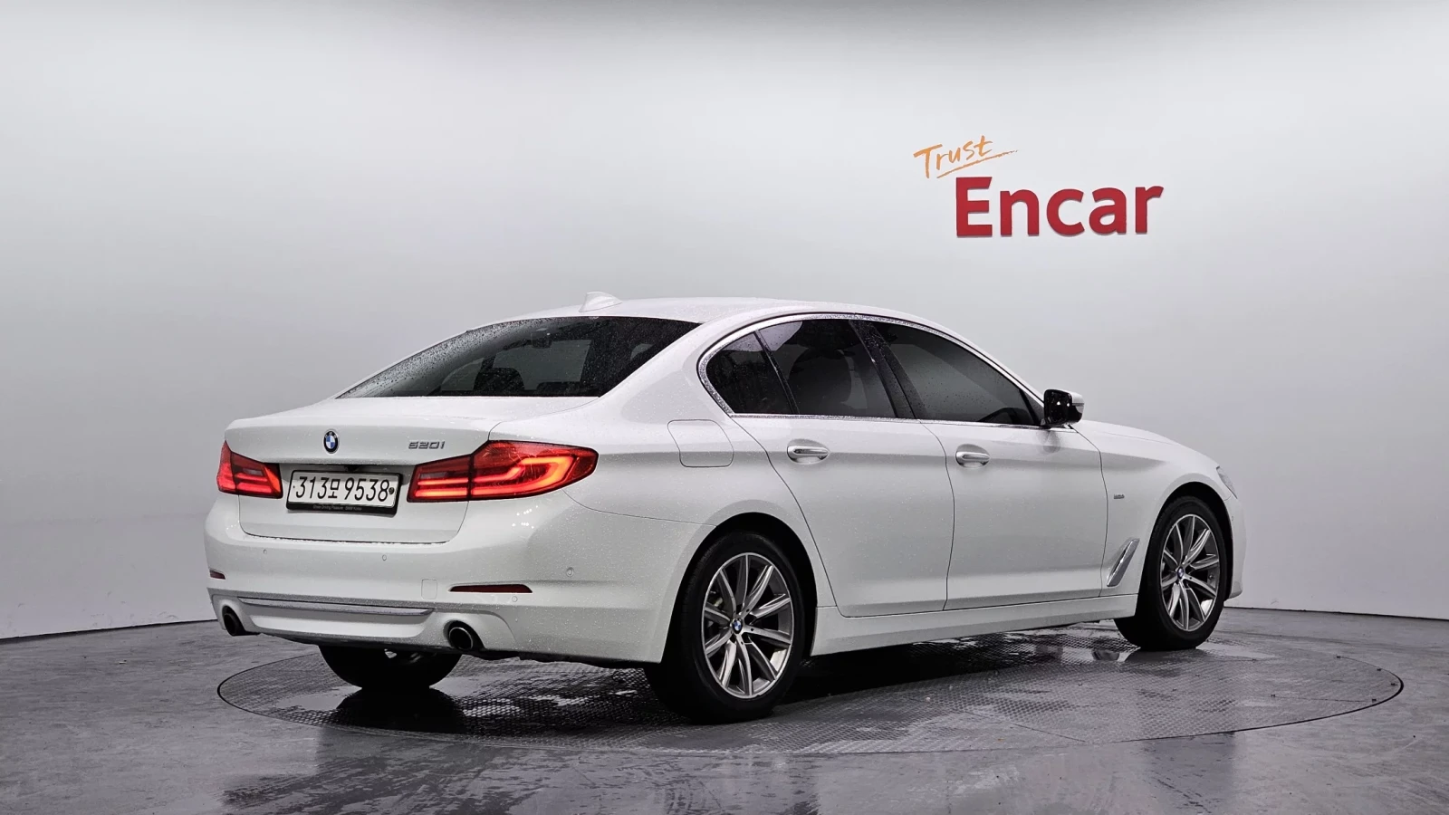 BMW 520  HEAD UP/360#PANO# #УНИКАТ# !FULL!, снимка 2 - Автомобили и джипове - 55190202