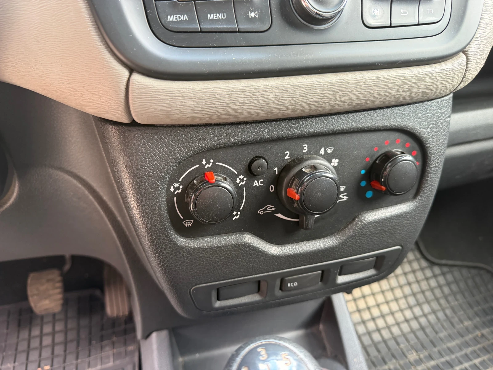 Dacia Dokker 1.5 DCi* Климатик, снимка 5 - Автомобили и джипове - 56071343