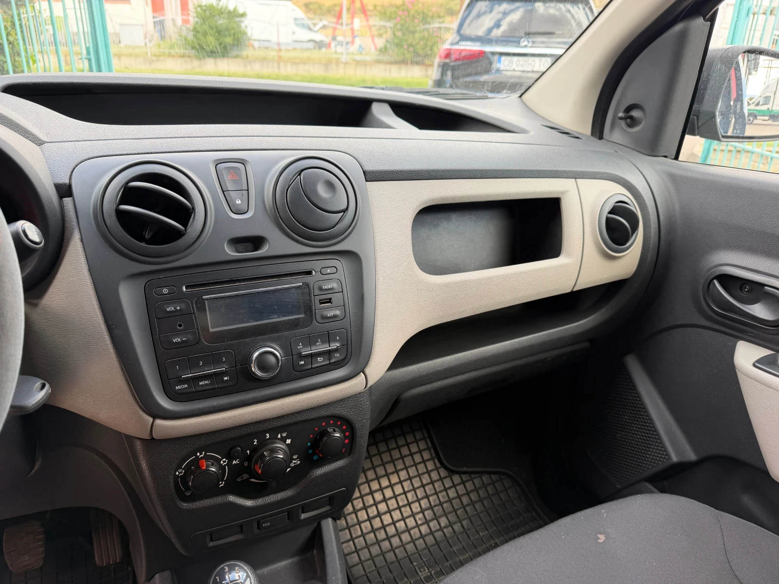 Dacia Dokker 1.5 DCi* Климатик, снимка 4 - Автомобили и джипове - 56071343