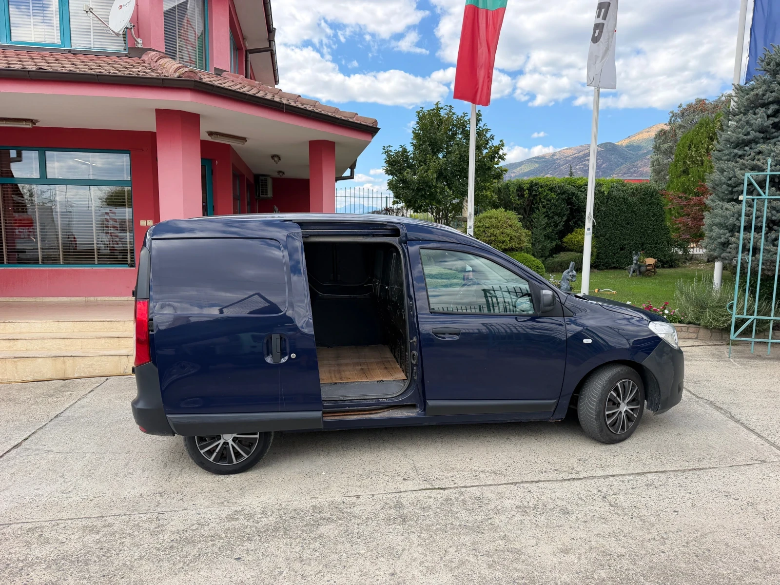 Dacia Dokker 1.5 DCi* Климатик, снимка 9 - Автомобили и джипове - 56071343