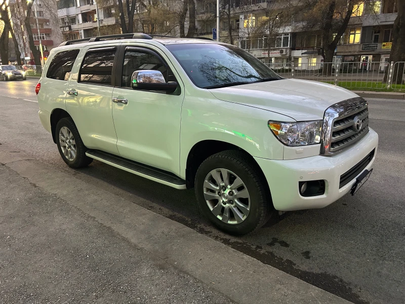 Toyota Sequoia 5.7HEMI Platinum, снимка 2 - Автомобили и джипове - 49401681