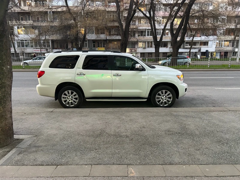 Toyota Sequoia 5.7HEMI Platinum, снимка 7 - Автомобили и джипове - 49401681