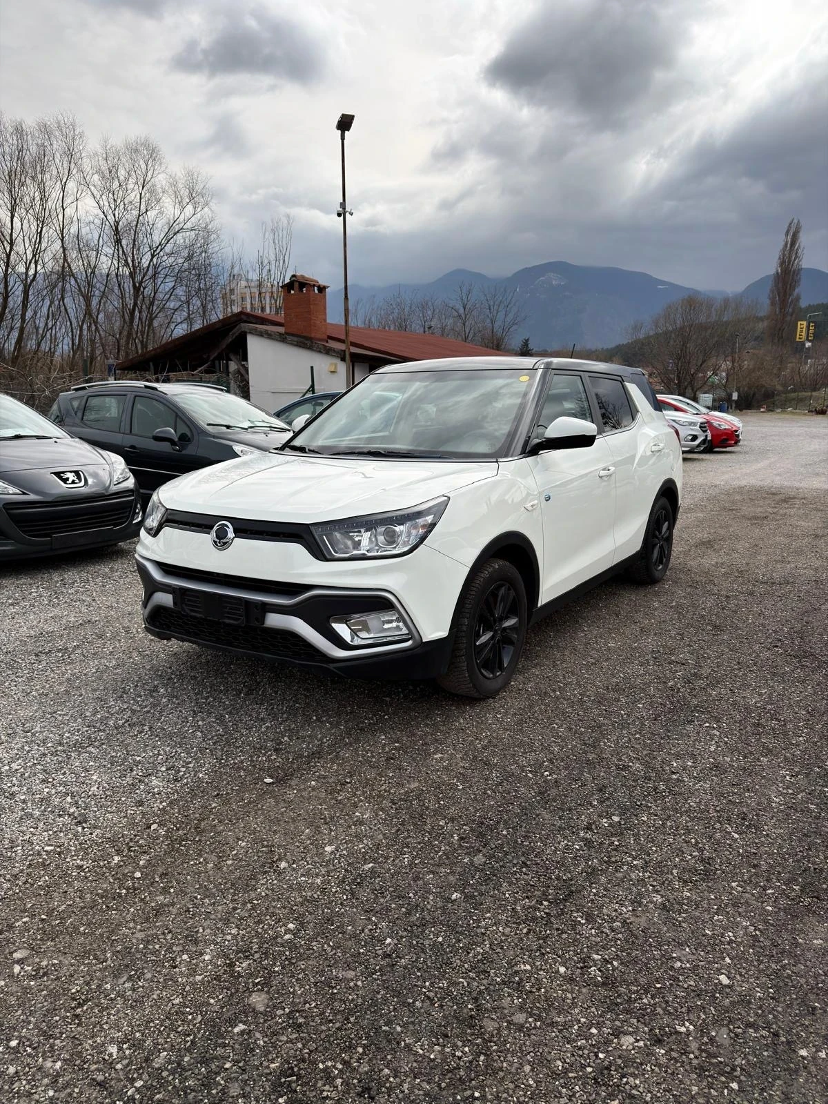 SsangYong XLV Euro6B 122к км! Зимни гуми! Задна камера! Уникат!