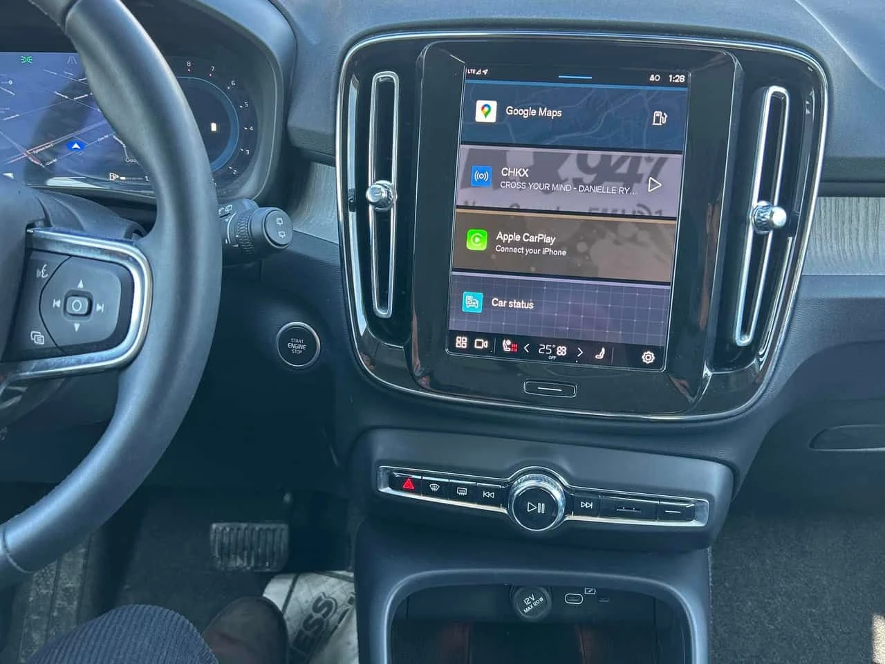 Volvo XC40 * Core Bright Theme * CARFAX * ЦЕНА ДО БГ - изображение 9