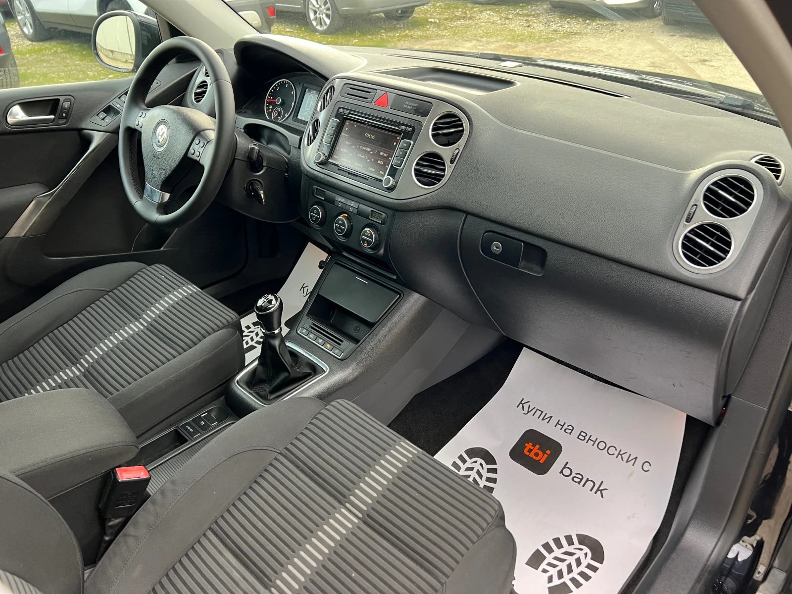 VW Tiguan 2.0TDI-140к.с./ 4х4 /Панорама/ Парктроник/Off-road, снимка 17 - Автомобили и джипове - 53726043