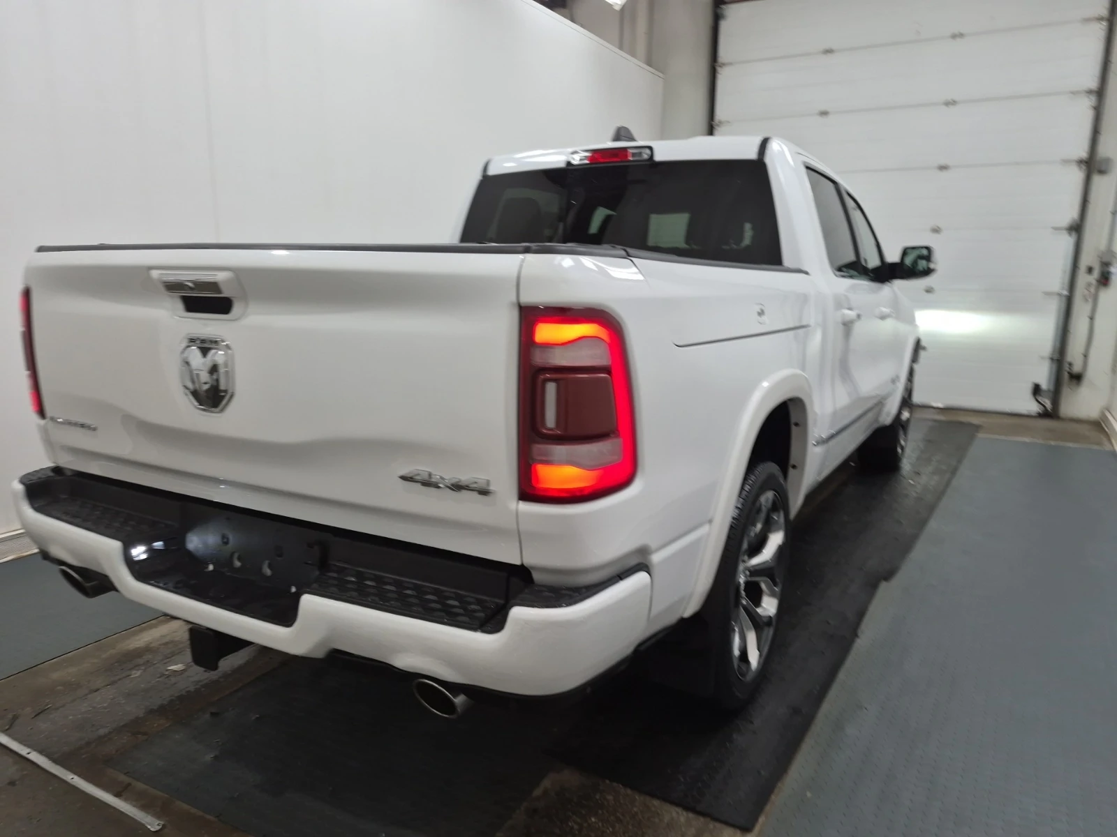 Dodge RAM 1500 Limited/AWD/5.7/H&K/Pano/Обдухване, снимка 3 - Автомобили и джипове - 54942993