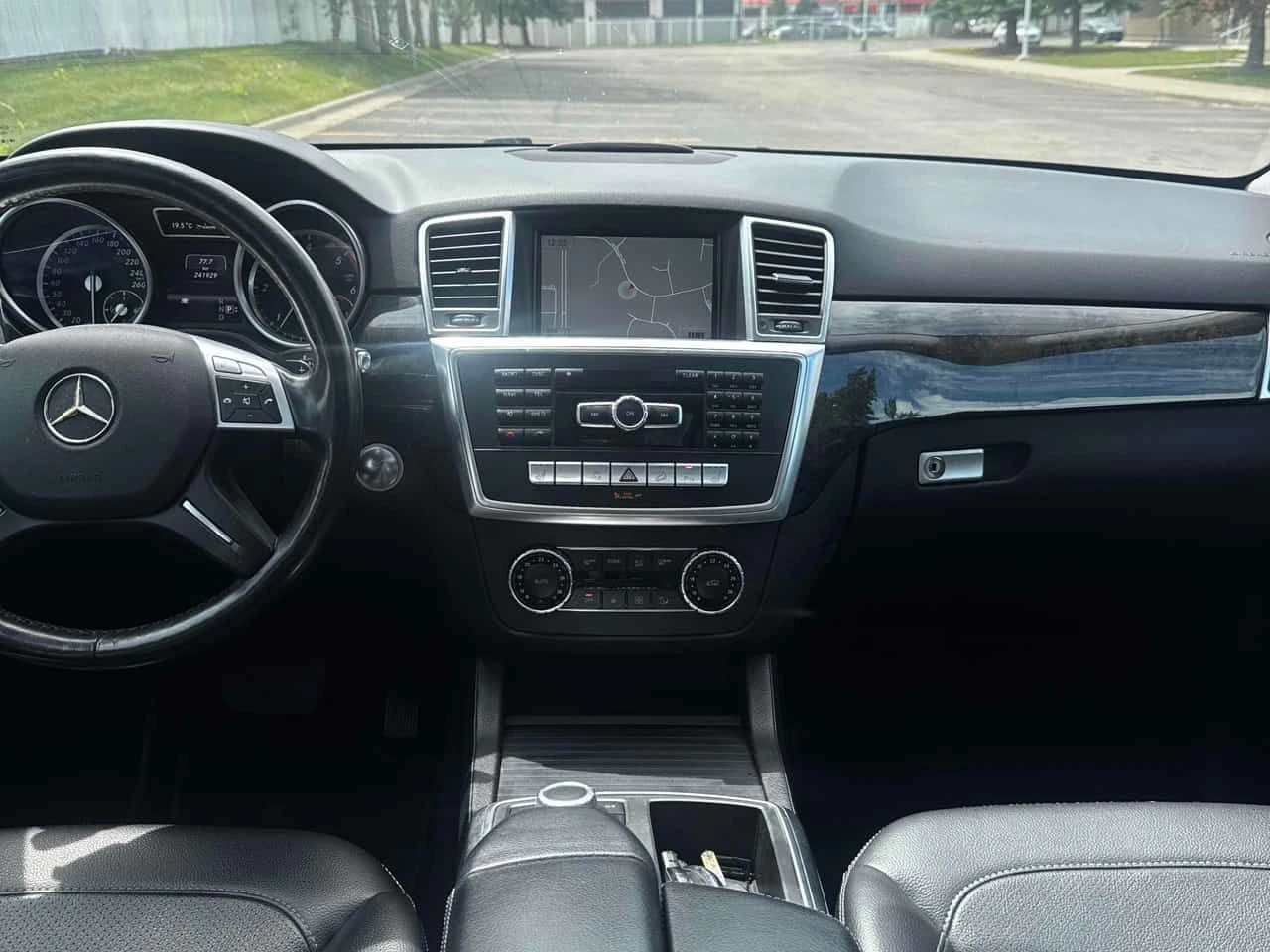 Mercedes-Benz ML 350 * BlueTEC * АВТОКРЕДИТ БЕЗ ПЪРВОНАЧАЛНА ВНОСКА* , снимка 9 - Автомобили и джипове - 55157319