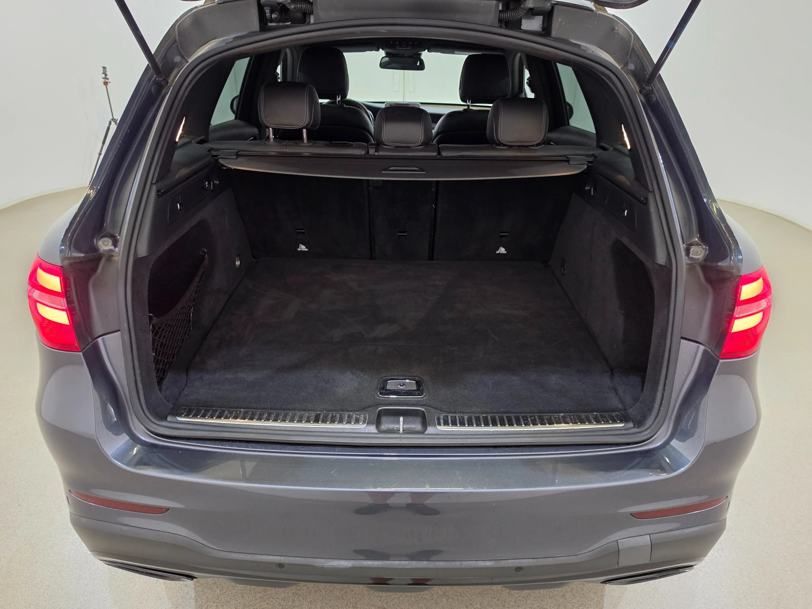 Mercedes-Benz GLC 250 AMG Night 4Matic Multibeam / Ambient , снимка 7 - Автомобили и джипове - 55738168
