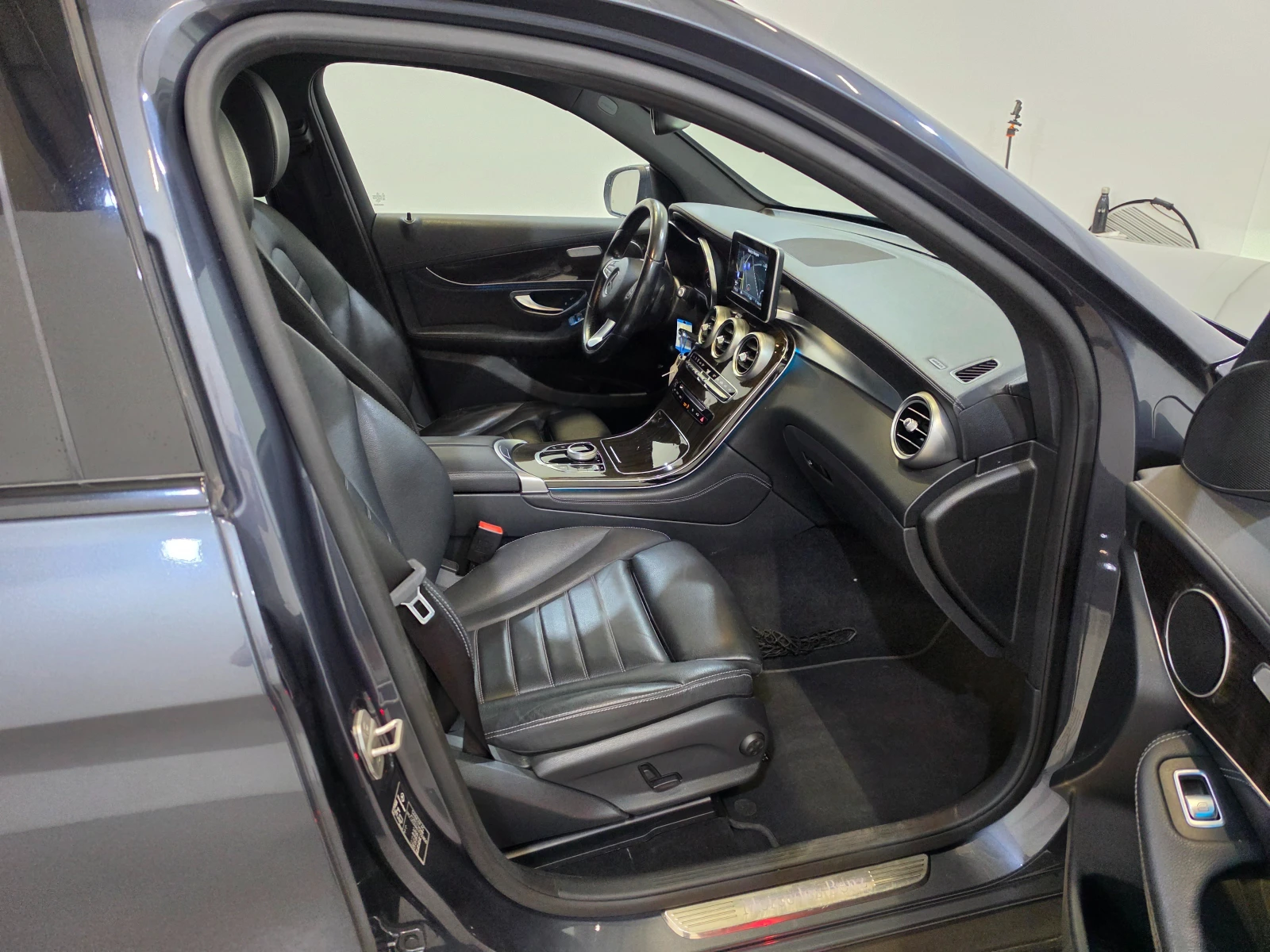 Mercedes-Benz GLC 250 AMG Night 4Matic Multibeam / Ambient , снимка 14 - Автомобили и джипове - 55738168