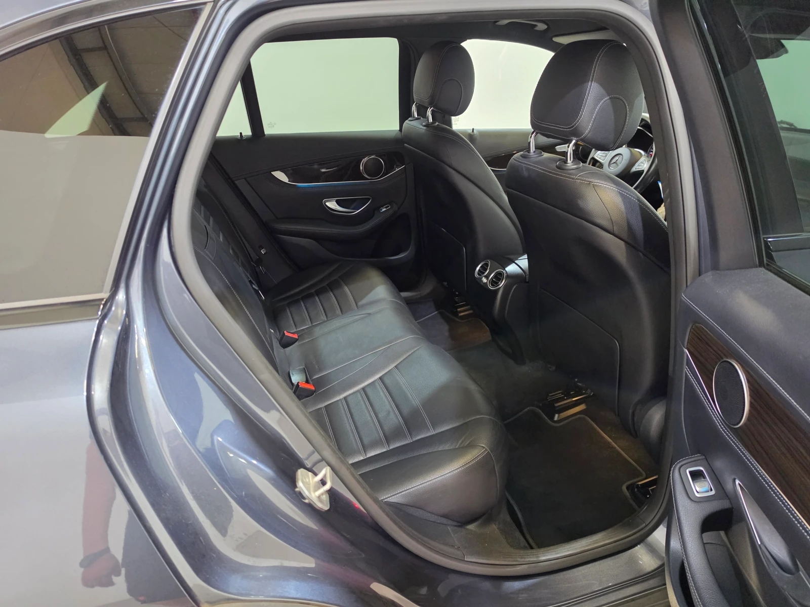 Mercedes-Benz GLC 250 AMG Night 4Matic Multibeam / Ambient , снимка 13 - Автомобили и джипове - 55738168