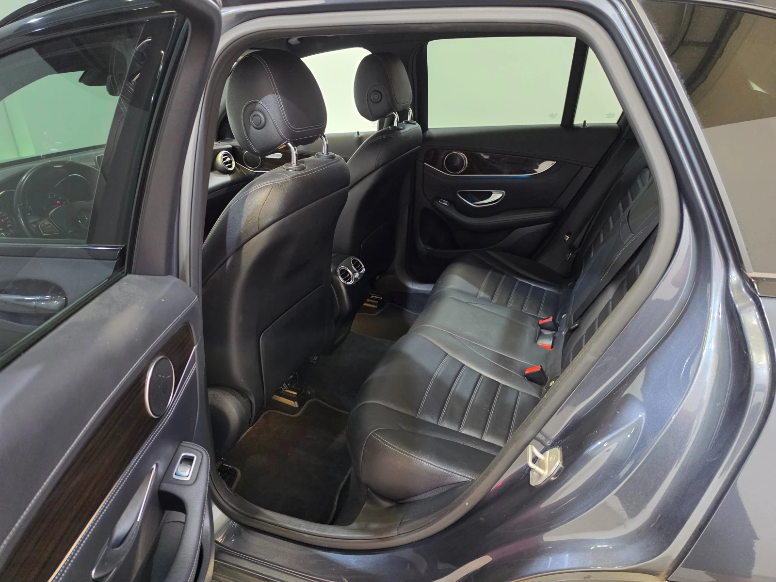 Mercedes-Benz GLC 250 AMG Night 4Matic Multibeam / Ambient , снимка 12 - Автомобили и джипове - 55738168