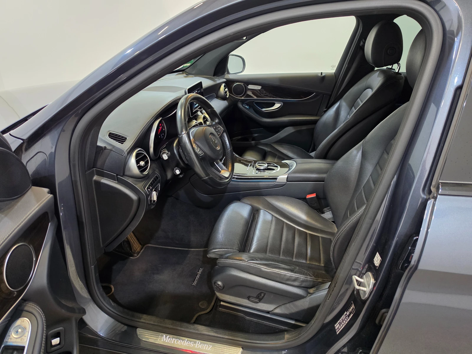 Mercedes-Benz GLC 250 AMG Night 4Matic Multibeam / Ambient , снимка 11 - Автомобили и джипове - 55738168