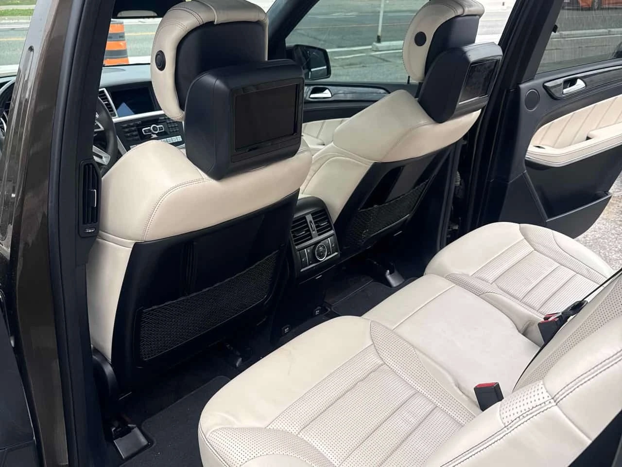 Mercedes-Benz GL 63 AMG * АВТОКРЕДИТ * ГЛАВНО ПРЕДСТАВИТЕЛСТВО, снимка 10 - Автомобили и джипове - 56181591