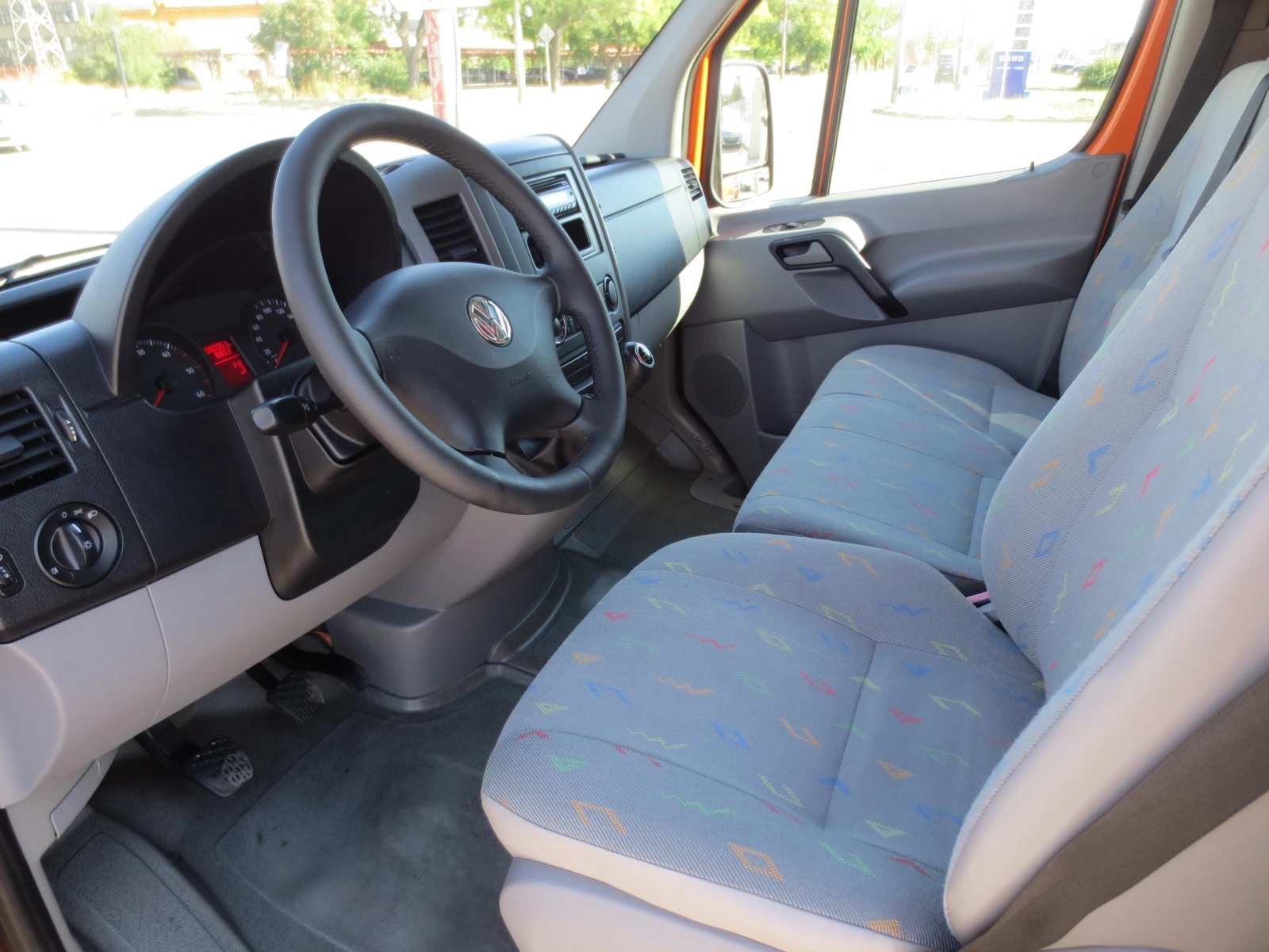 VW Crafter 2.5 TDI, снимка 7 - Бусове и автобуси - 56129983