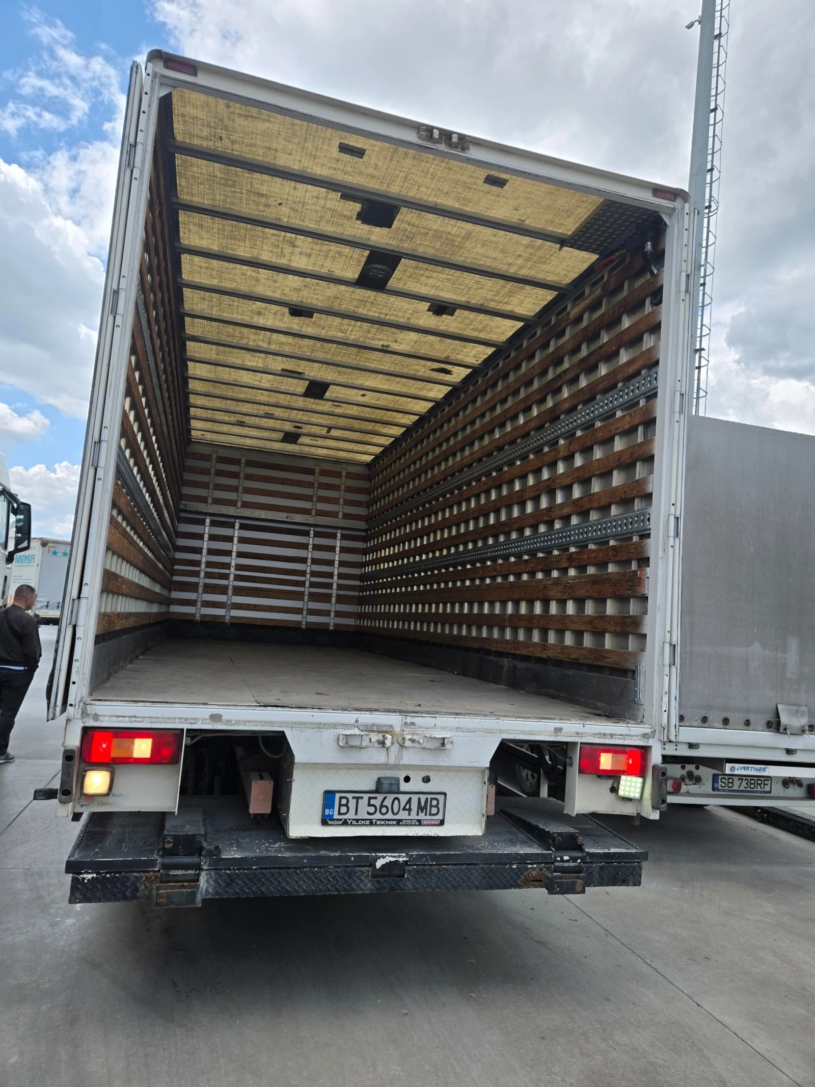 Volvo Fm Фургон, снимка 2 - Камиони - 54176697