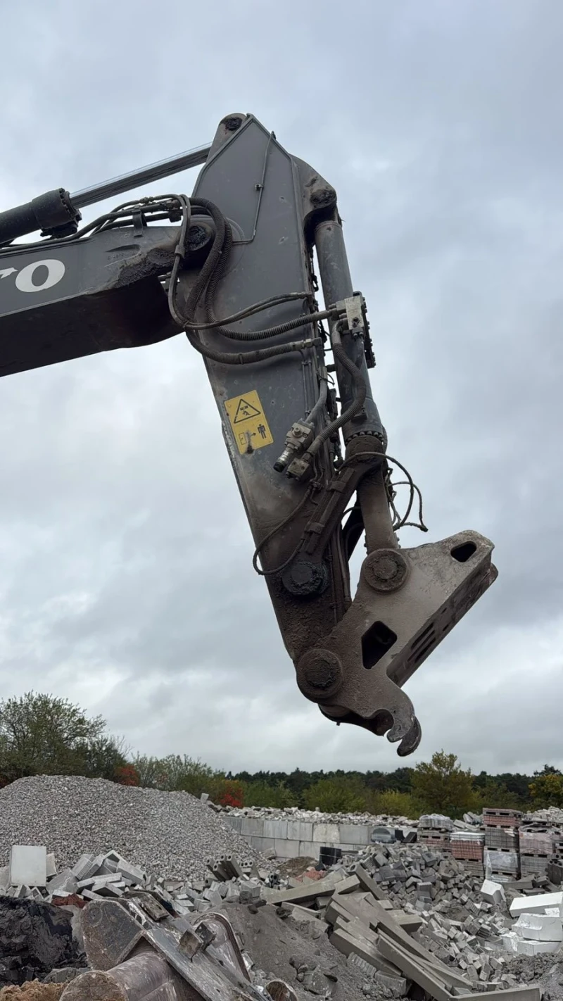 Багер Volvo EC300D NL, снимка 3 - Индустриална техника - 52146736