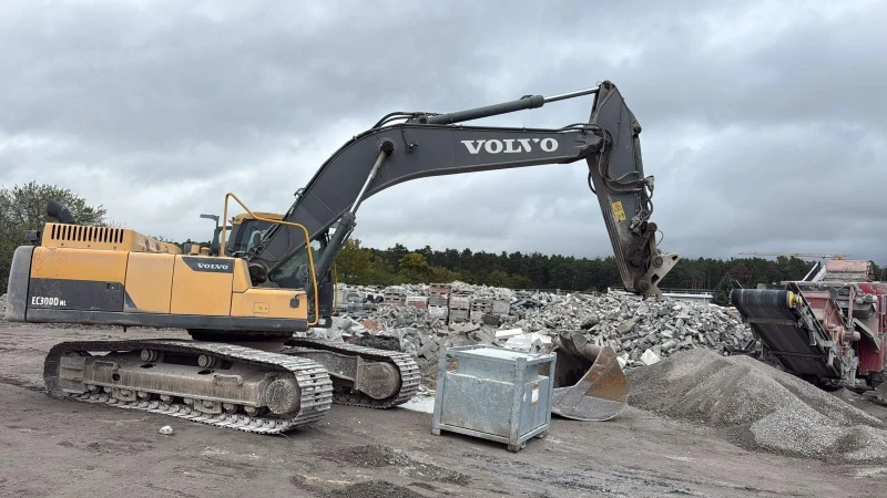 Багер Volvo EC300D NL, снимка 2 - Индустриална техника - 52146736