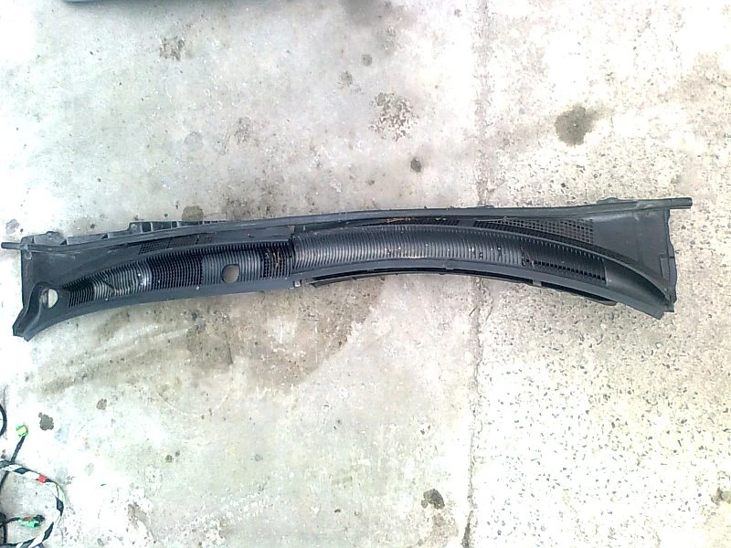 кора под предни чистачки за Мазда 6 2.0D 06г.