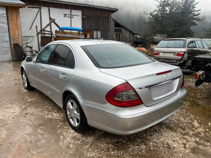 Mercedes-Benz E 220 На части, снимка 5 - Автомобили и джипове - 40981981