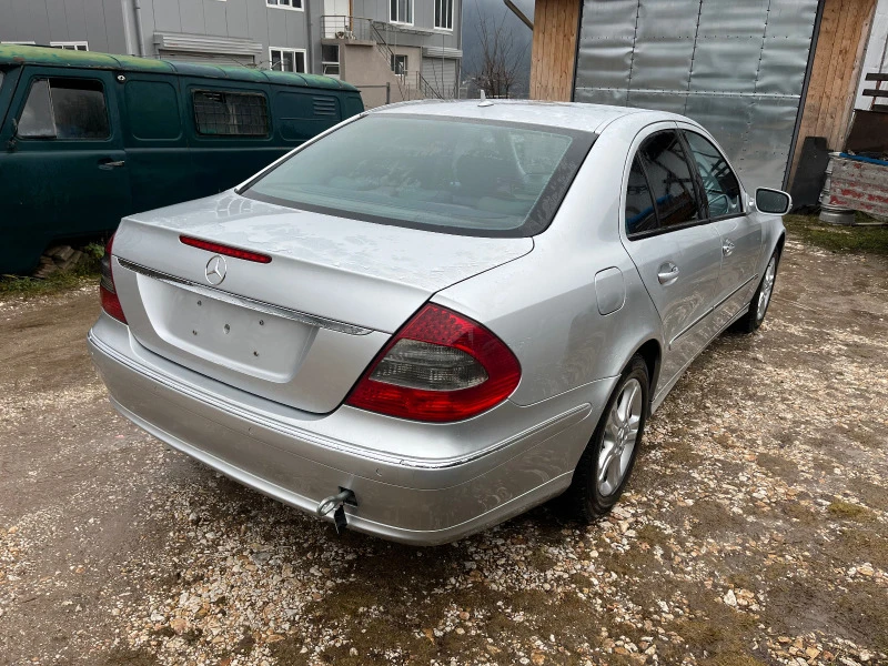 Mercedes-Benz E 220 На части, снимка 4 - Автомобили и джипове - 40981981