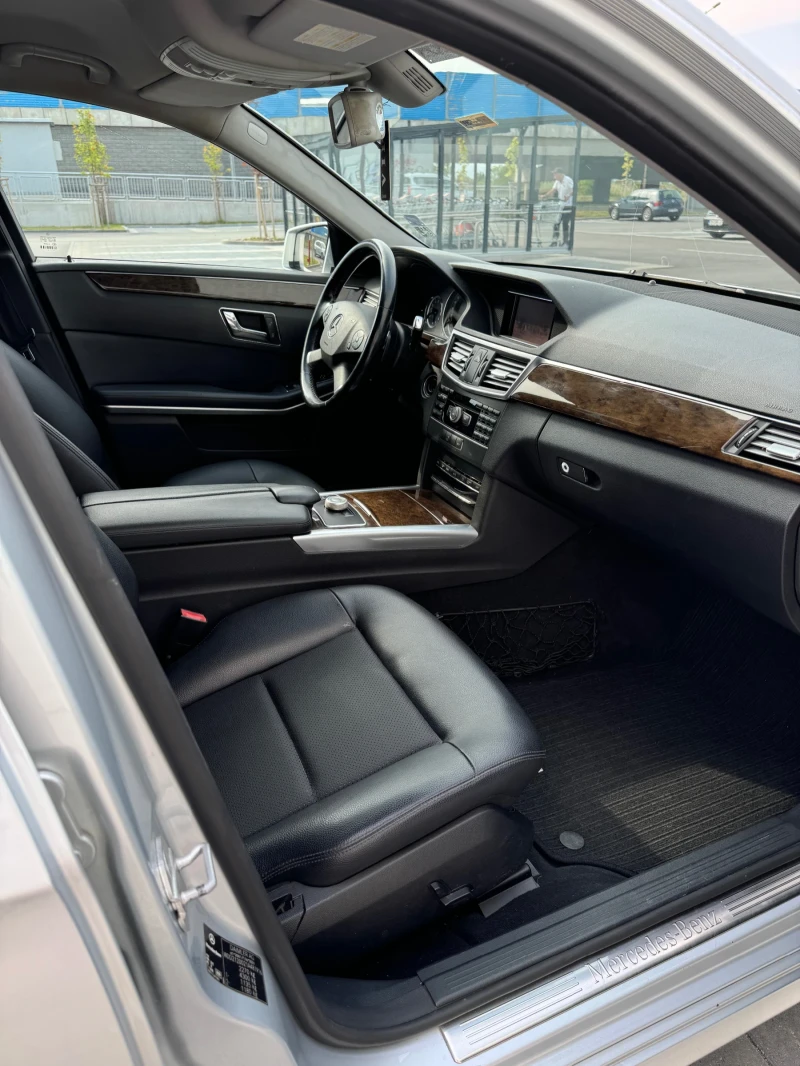 Mercedes-Benz E 220 Може и бартер , снимка 13 - Автомобили и джипове - 46971857