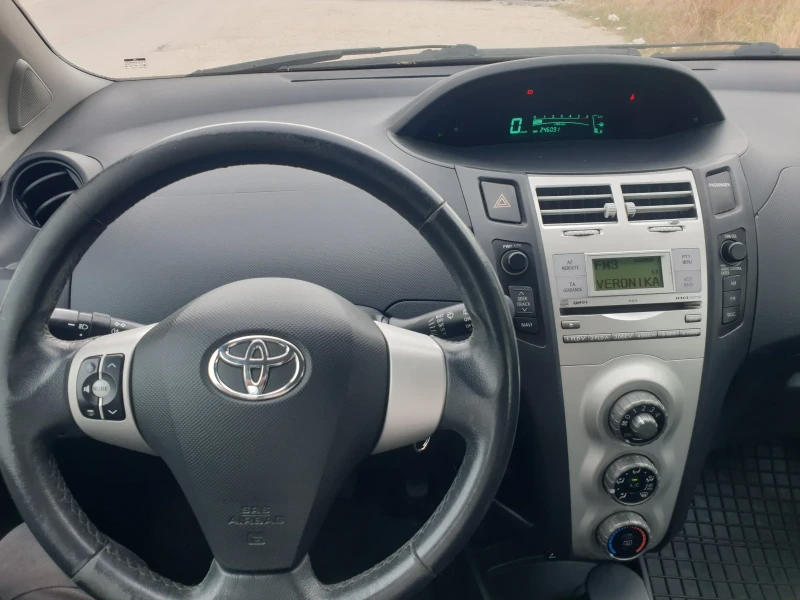 Toyota Yaris 1.4 D4D, снимка 13 - Автомобили и джипове - 47635419