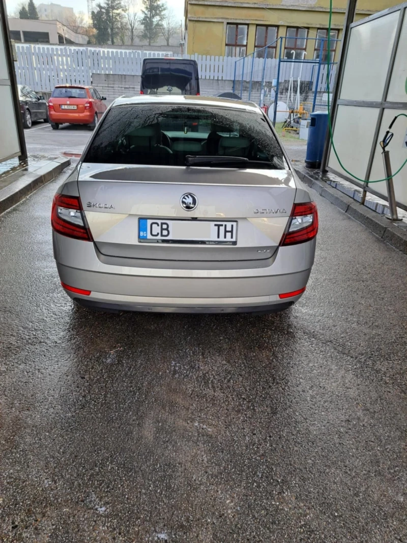 Skoda Octavia, снимка 4 - Автомобили и джипове - 48107511