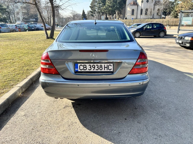 Mercedes-Benz E 220, снимка 7 - Автомобили и джипове - 48905788