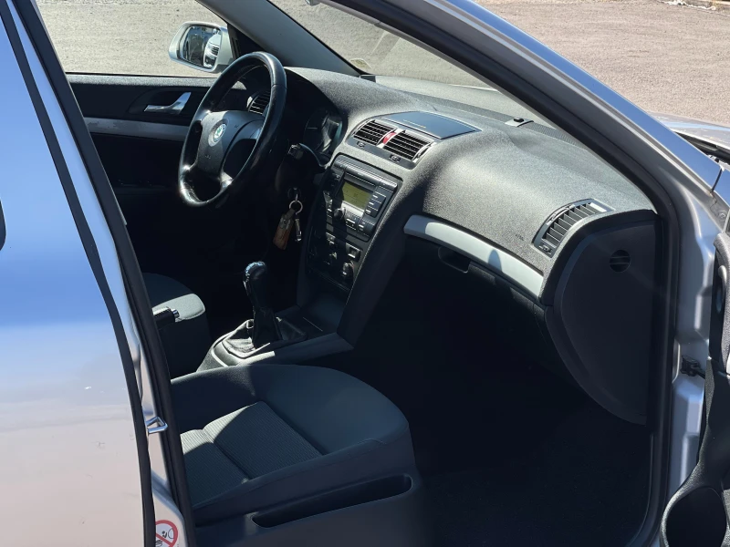 Skoda Octavia 1.6MPi LPG, снимка 8 - Автомобили и джипове - 51518852