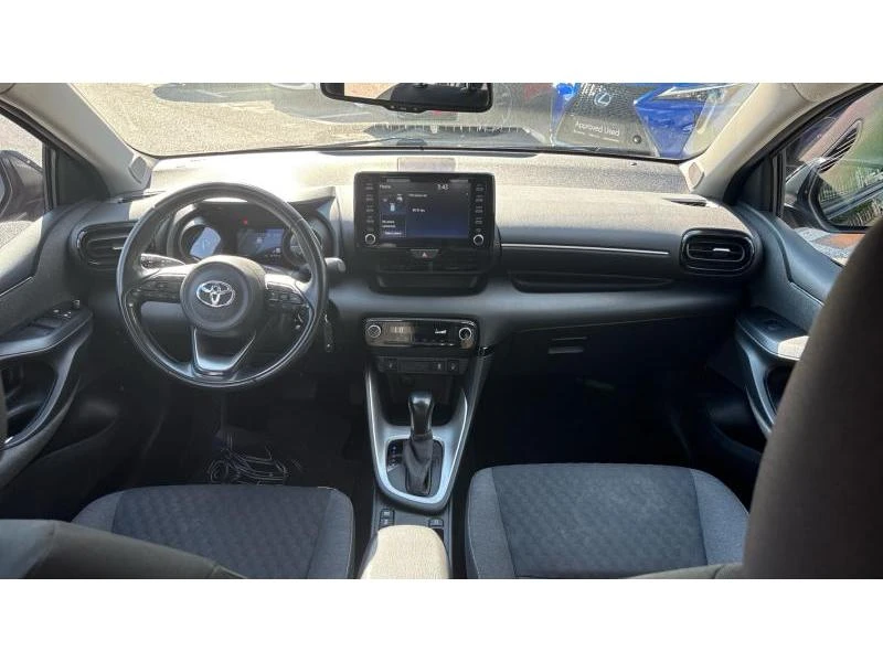Toyota Yaris 1.5HSD TREND, снимка 8 - Автомобили и джипове - 55624982