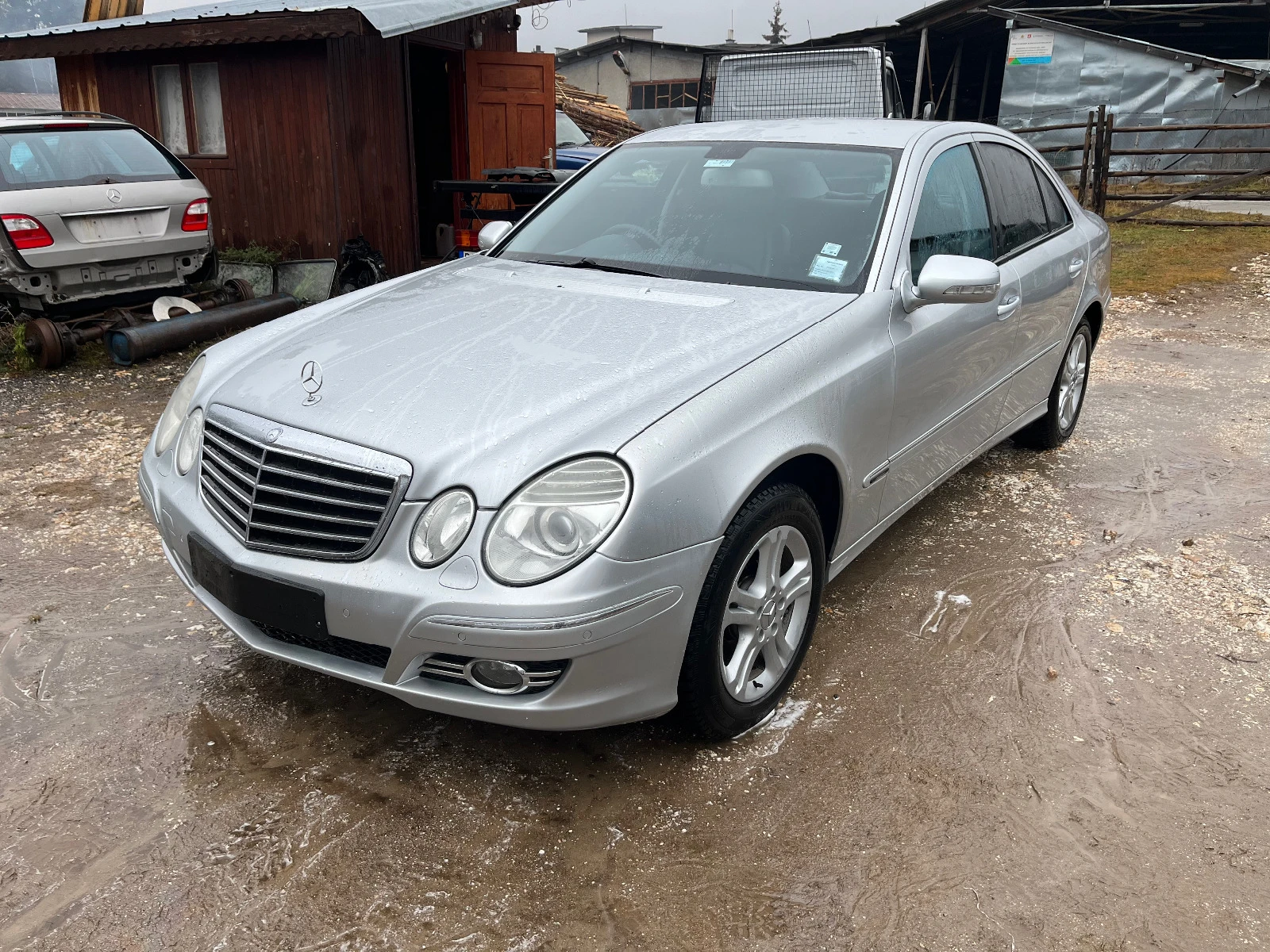Mercedes-Benz E 220 На части, снимка 1
