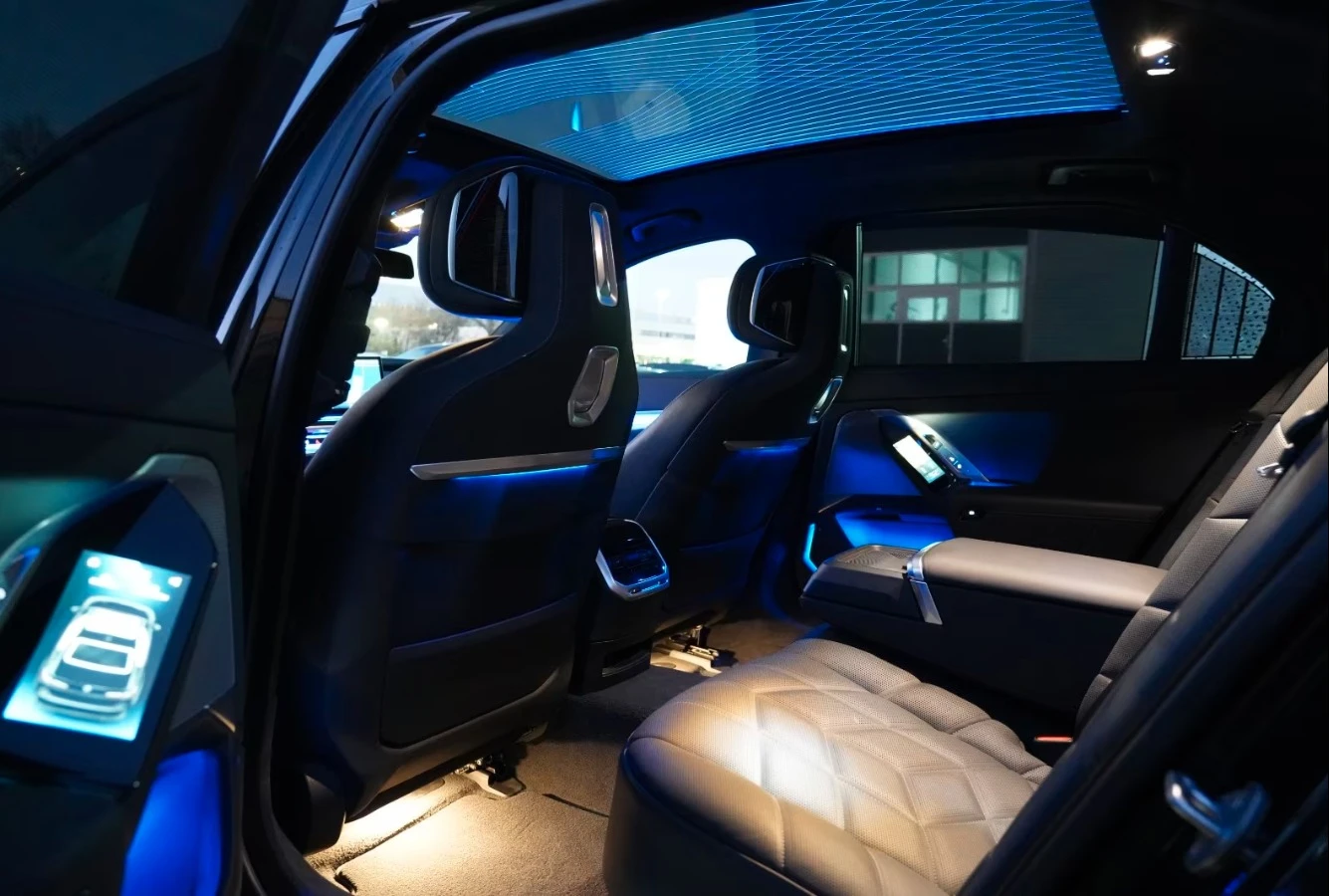 BMW 740 d* xDrive* M Sport* Skylounge* B&W - изображение 7