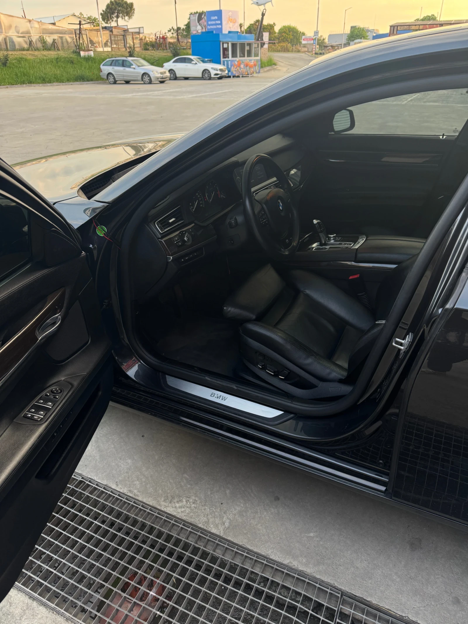 BMW 730 Head-up. Завиващ мост. Вакуум врати. Рекаро, снимка 11 - Автомобили и джипове - 54132262