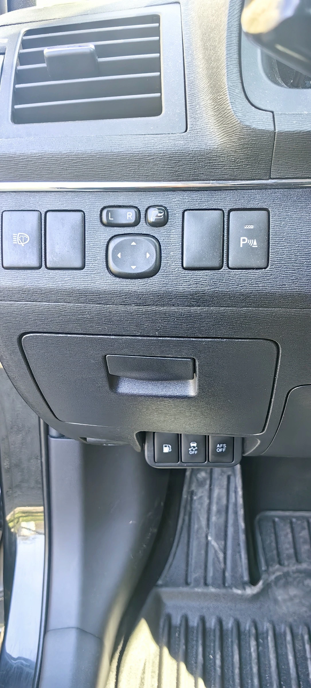 Toyota Avensis 2.0, снимка 12 - Автомобили и джипове - 54193383