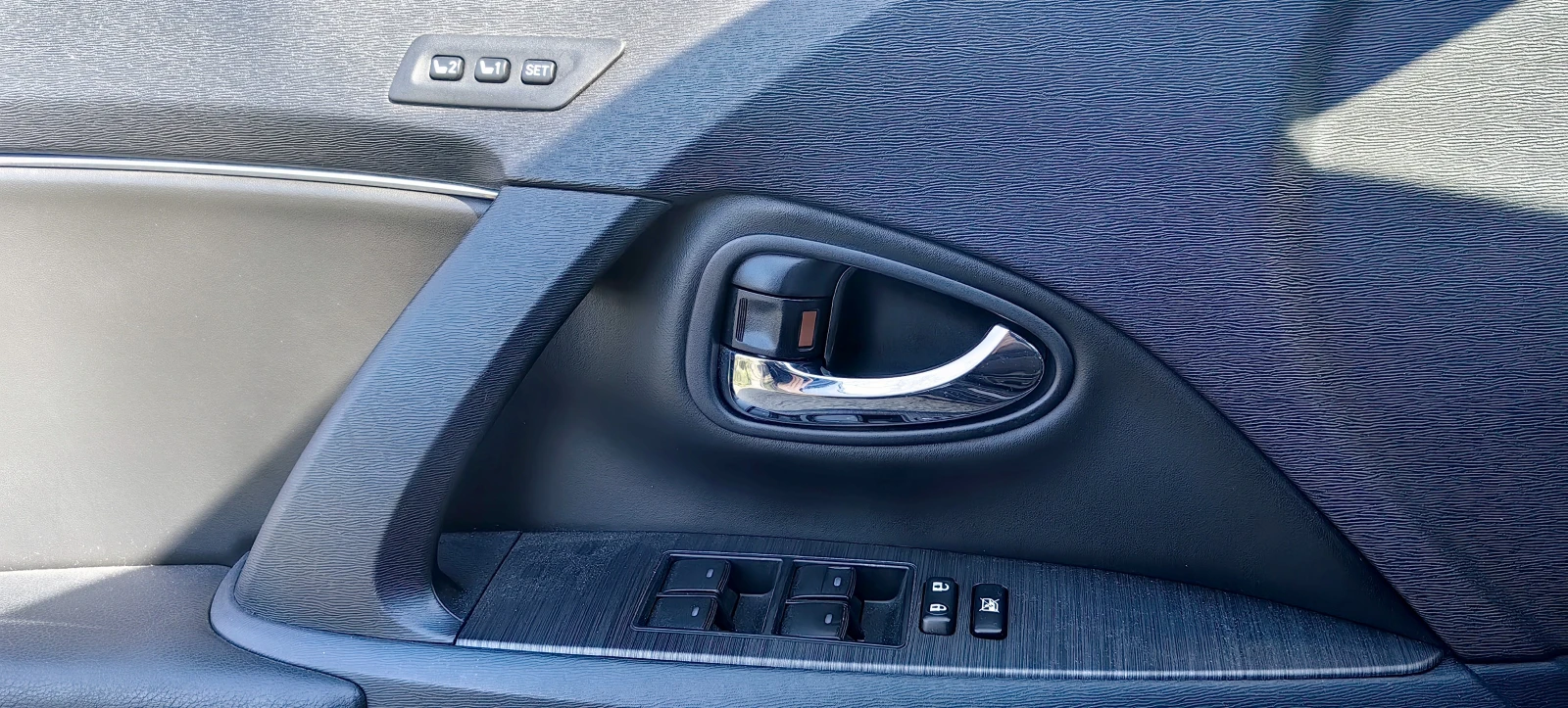 Toyota Avensis 2.0, снимка 13 - Автомобили и джипове - 54193383